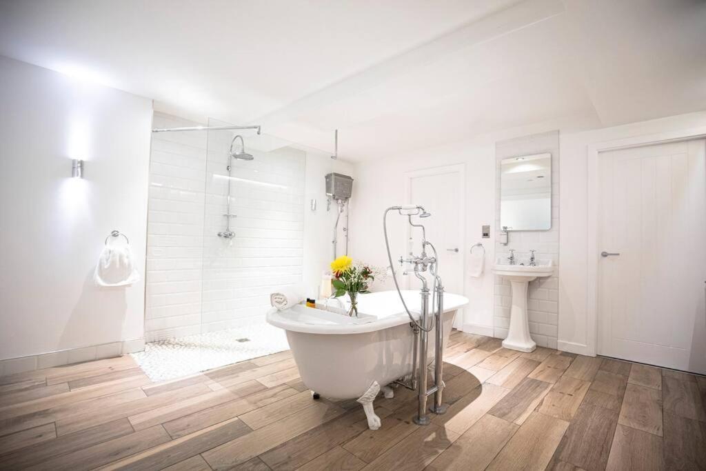 City Superhost: Luxury Deansgate Townhouse マンチェスター エクステリア 写真