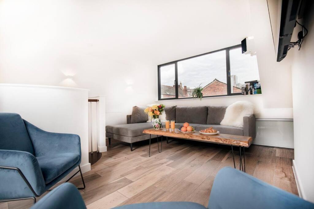 City Superhost: Luxury Deansgate Townhouse マンチェスター エクステリア 写真