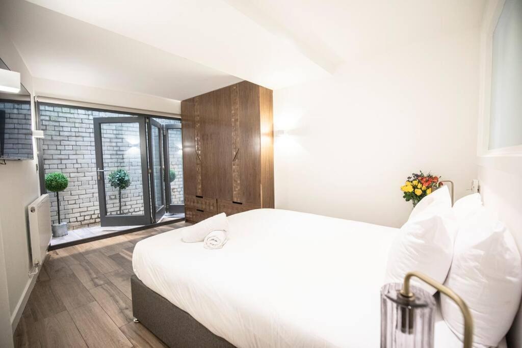 City Superhost: Luxury Deansgate Townhouse マンチェスター エクステリア 写真