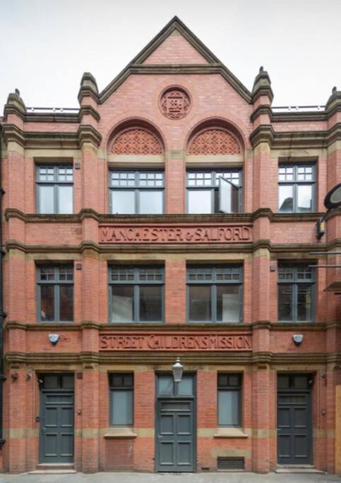 City Superhost: Luxury Deansgate Townhouse マンチェスター エクステリア 写真