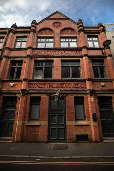 City Superhost: Luxury Deansgate Townhouse マンチェスター エクステリア 写真