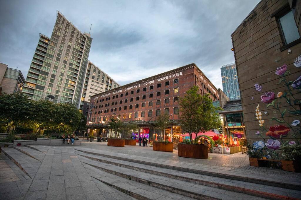 City Superhost: Luxury Deansgate Townhouse マンチェスター エクステリア 写真