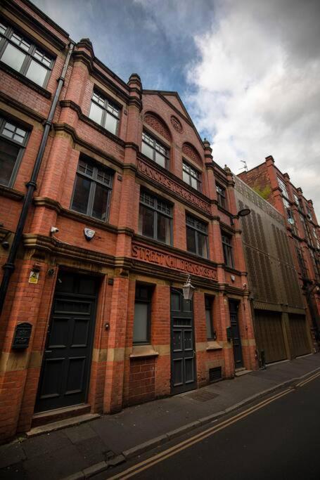 City Superhost: Luxury Deansgate Townhouse マンチェスター エクステリア 写真