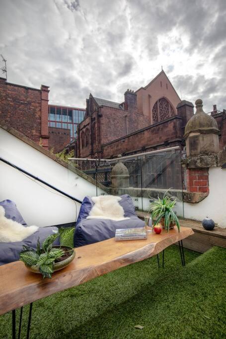 City Superhost: Luxury Deansgate Townhouse マンチェスター エクステリア 写真