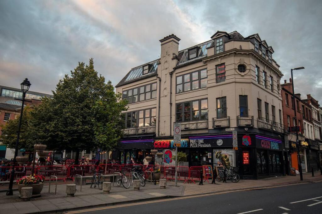 City Superhost: Luxury Deansgate Townhouse マンチェスター エクステリア 写真