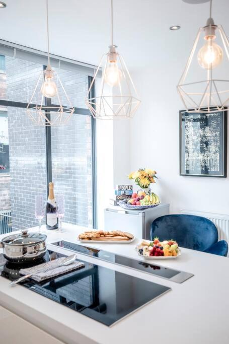 City Superhost: Luxury Deansgate Townhouse マンチェスター エクステリア 写真