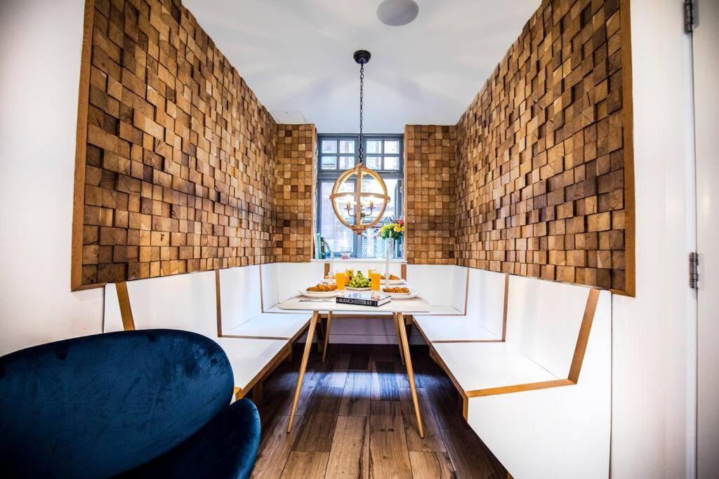 City Superhost: Luxury Deansgate Townhouse マンチェスター エクステリア 写真